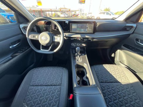 Used 2025 Nissan Kicks SV image 13
