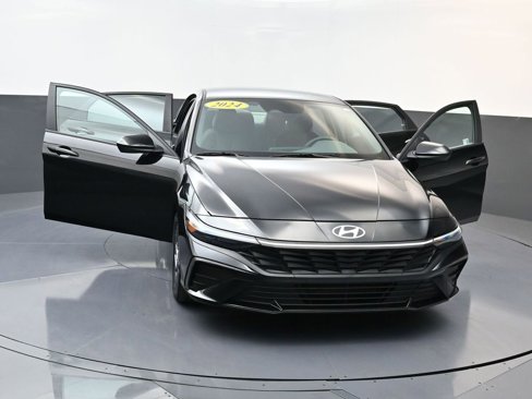 Certified 2024 Hyundai Elantra SEL image 30