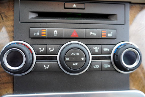 Used 2011 Land Rover Range Rover Sport HSE image 19