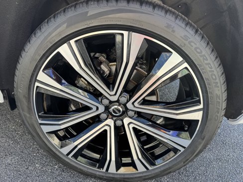 Certified 2023 Volvo XC60 B5 Ultimate w/ Climate Package image 33
