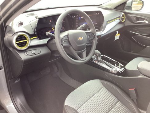 New 2025 Chevrolet Trax LT image 8