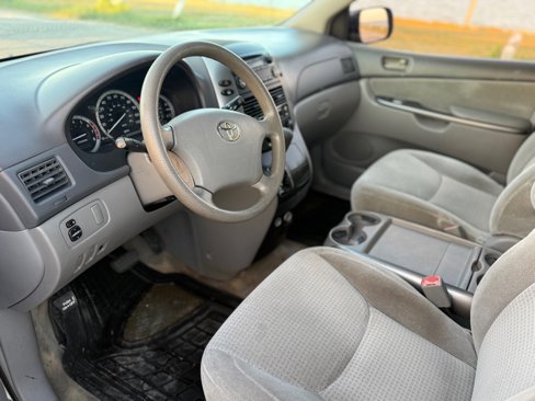 Used 2006 Toyota Sienna CE image 9