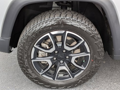 Used 2024 Jeep Compass Trailhawk image 9