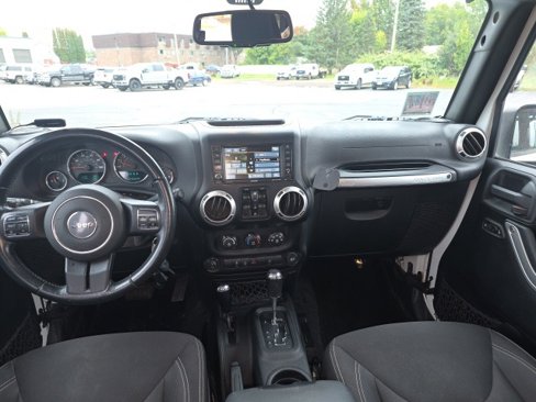 Used 2015 Jeep Wrangler Unlimited Sahara w/ Connectivity Group image 7