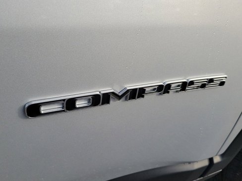 New 2025 Jeep Compass Latitude image 10