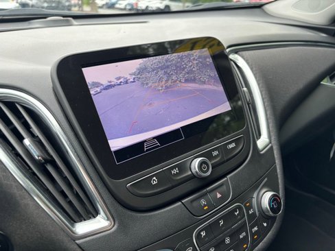 Used 2021 Chevrolet Malibu LT image 32