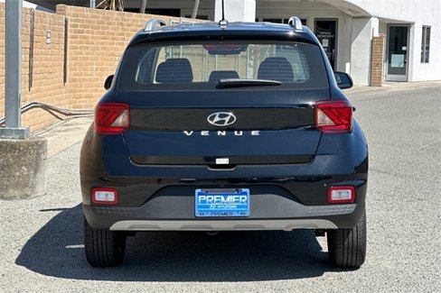 New 2025 Hyundai Venue SEL image 5