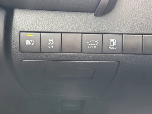 Used 2021 Toyota Camry LE image 31