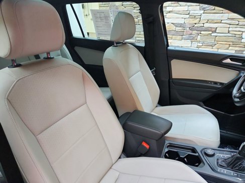 Used 2021 Volkswagen Tiguan SE R-Line image 31