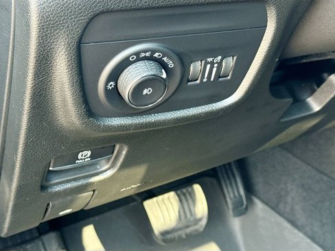 Used 2024 Jeep Grand Cherokee Limited image 10