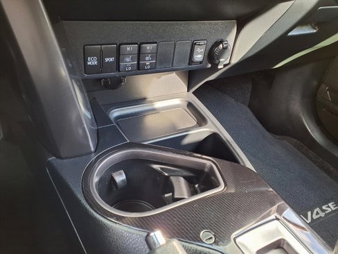 Used 2018 Toyota RAV4 SE image 20