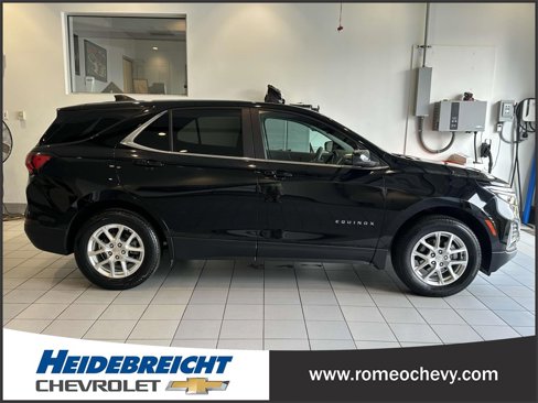 Used 2022 Chevrolet Equinox LT image 2