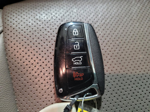 Used 2017 Hyundai Santa Fe Limited image 32