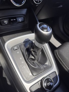 Used 2025 Hyundai Venue SEL image 21