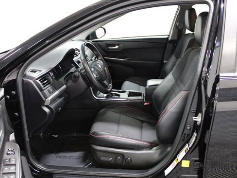 Used 2016 Toyota Camry SE image 10