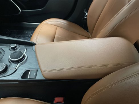Used 2018 Alfa Romeo Giulia AWD image 19