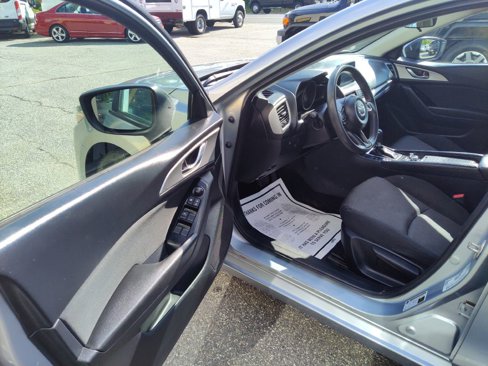 Used 2018 MAZDA MAZDA3 Sport image 13