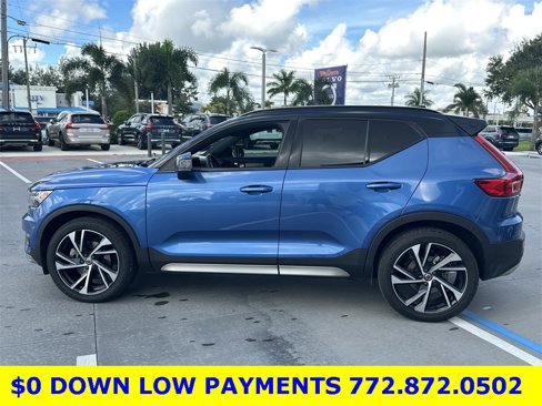 Used 2021 Volvo XC40 T5 R-Design image 9
