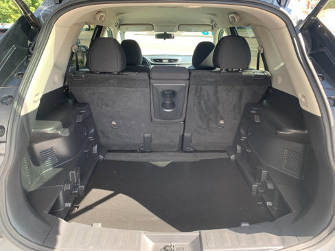 Used 2018 Nissan Rogue SV w/ Premium Package image 11