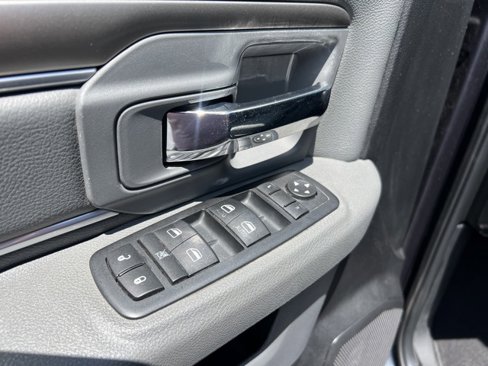 Used 2016 RAM 2500 SLT image 7