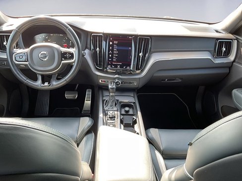 Used 2020 Volvo XC60 T5 R-Design image 10