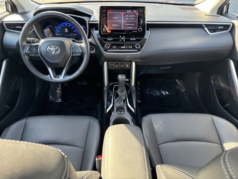 Used 2022 Toyota Corolla Cross XLE image 12