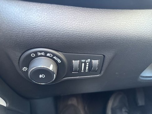 Used 2024 Jeep Compass Limited image 23