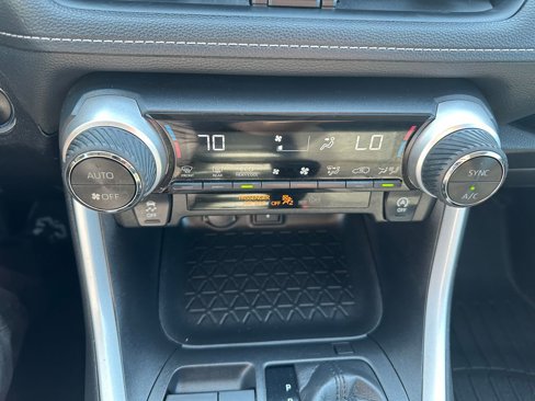 Used 2021 Toyota RAV4 XLE image 18
