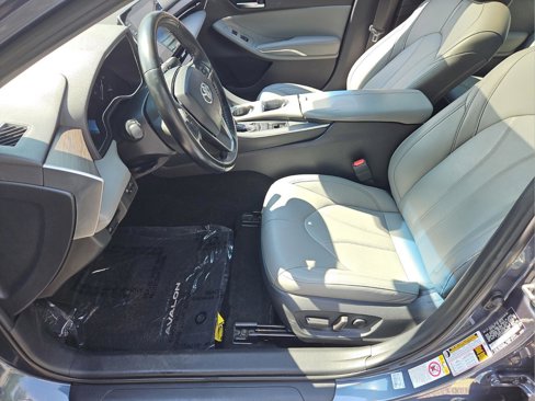 Used 2019 Toyota Avalon XLE image 16