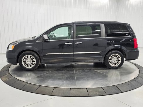 Used 2015 Chrysler Town & Country Touring-L w/ Driver Convenience Group image 30