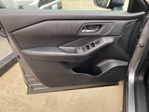 Used 2024 Nissan Rogue SV image 16