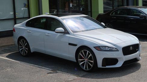 Used 2016 Jaguar XF S image 5