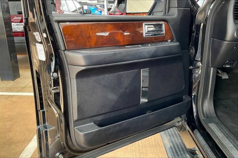 Used 2016 Lincoln Navigator L Select image 21