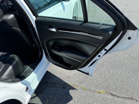 Used 2019 Chrysler 300 S image 21