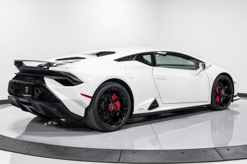 Used 2024 Lamborghini Huracan Tecnica image 3