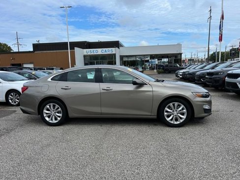 Used 2024 Chevrolet Malibu LT image 2
