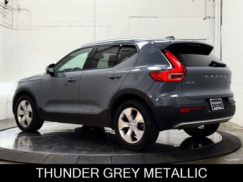 Used 2021 Volvo XC40 T5 Momentum image 6