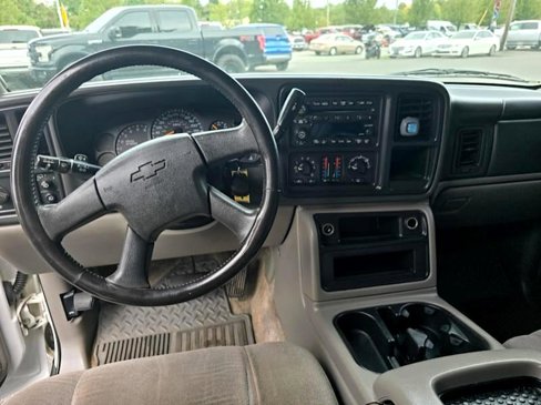Used 2003 Chevrolet Suburban LS w/ LS Preferred Equipment Group image 5