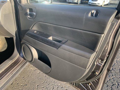 Used 2016 Jeep Patriot High Altitude image 11