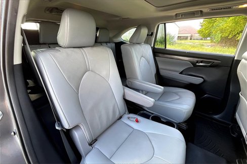 Used 2021 Toyota Highlander Platinum image 27