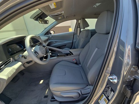 New 2025 Hyundai Elantra SE image 5