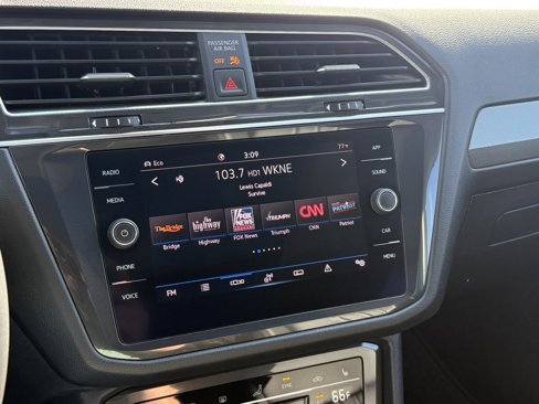 Certified 2022 Volkswagen Tiguan SE image 17