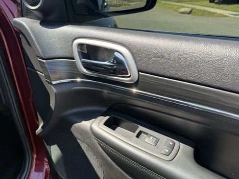 Used 2020 Jeep Grand Cherokee Limited image 32