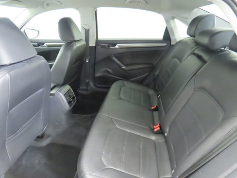 Used 2016 Volkswagen Passat 1.8T SE image 21