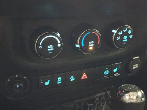 Used 2015 Jeep Wrangler Unlimited Rubicon w/ Connectivity Group image 24