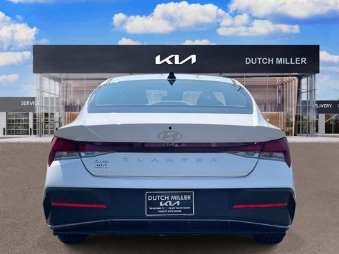 Used 2024 Hyundai Elantra SEL image 6