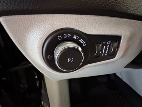 Used 2018 Jeep Compass Latitude w/ Popular Equipment Group image 24