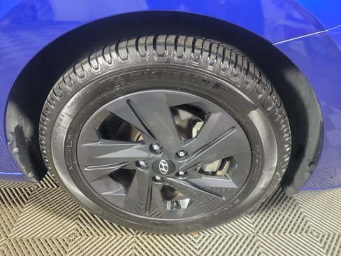 Used 2022 Hyundai Elantra Blue image 3