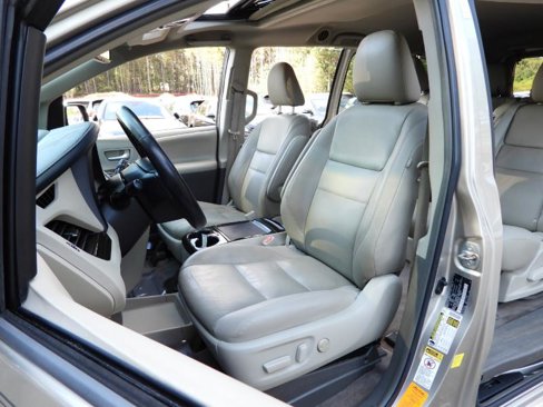 Used 2015 Toyota Sienna XLE image 38