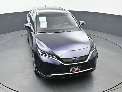 Certified 2022 Toyota Venza XLE image 49
